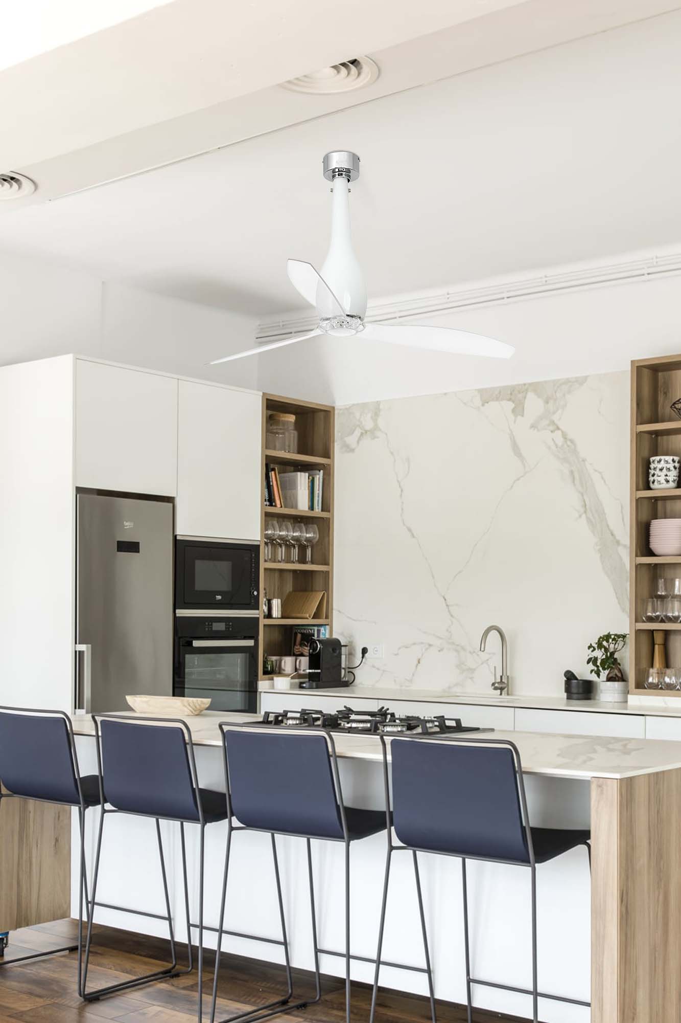 Ventilador de techo ETERFAN M blanco brillo con aspas transparentes de FARO, modelo 32000, diseño industrial moderno sin luz, motor DC eficiente con mando a distancia, ideal para ventilación en habitaciones medianas