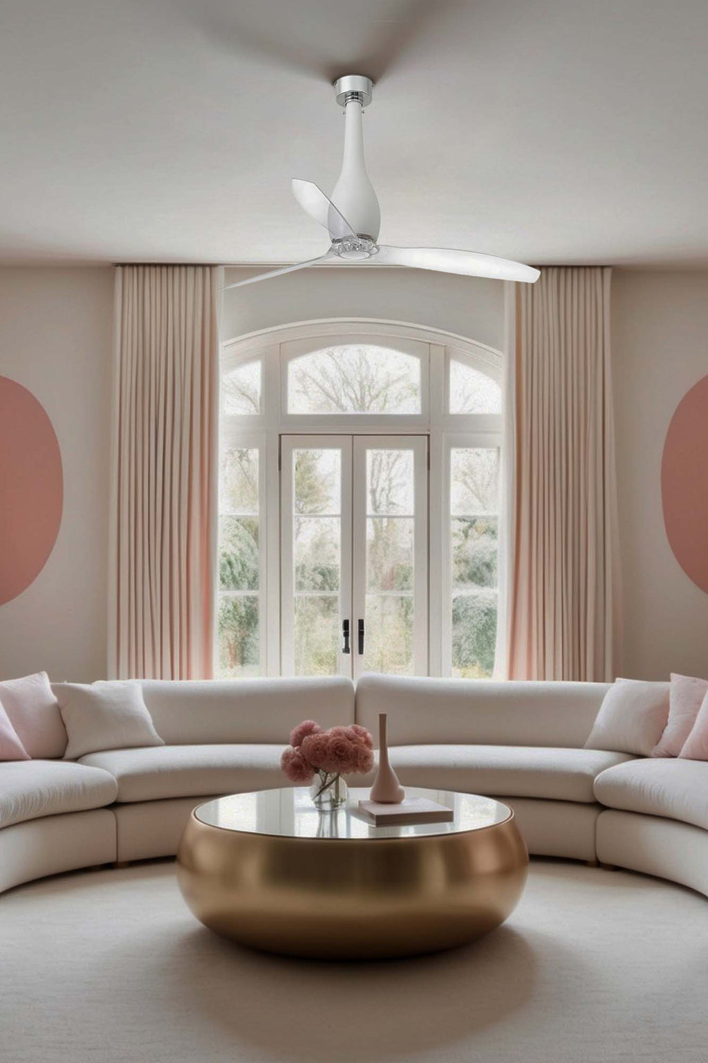 Ventilador de techo ETERFAN M blanco mate y transparente de FARO modelo 32001 en ambiente interior moderno, diseño industrial con motor DC eficiente, mando a distancia y función inversa para ventilación óptima sin luz integrada