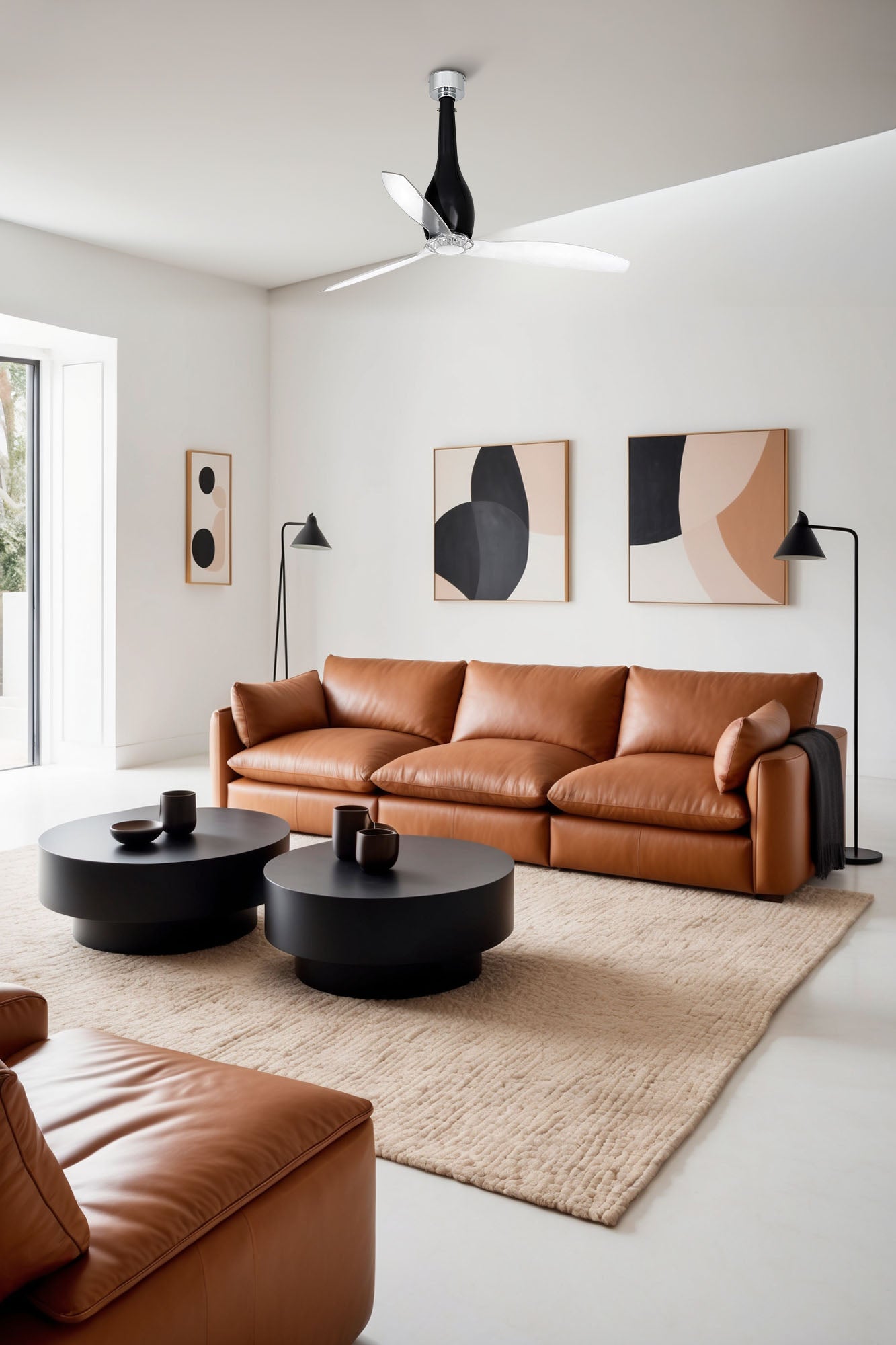 Ventilador de techo ETERFAN M negro brillo y transparente WIZ de FARO (32002WW) en entorno habitacional, motor DC con mando a distancia, 6 velocidades, función inversa y sin luz integrada.