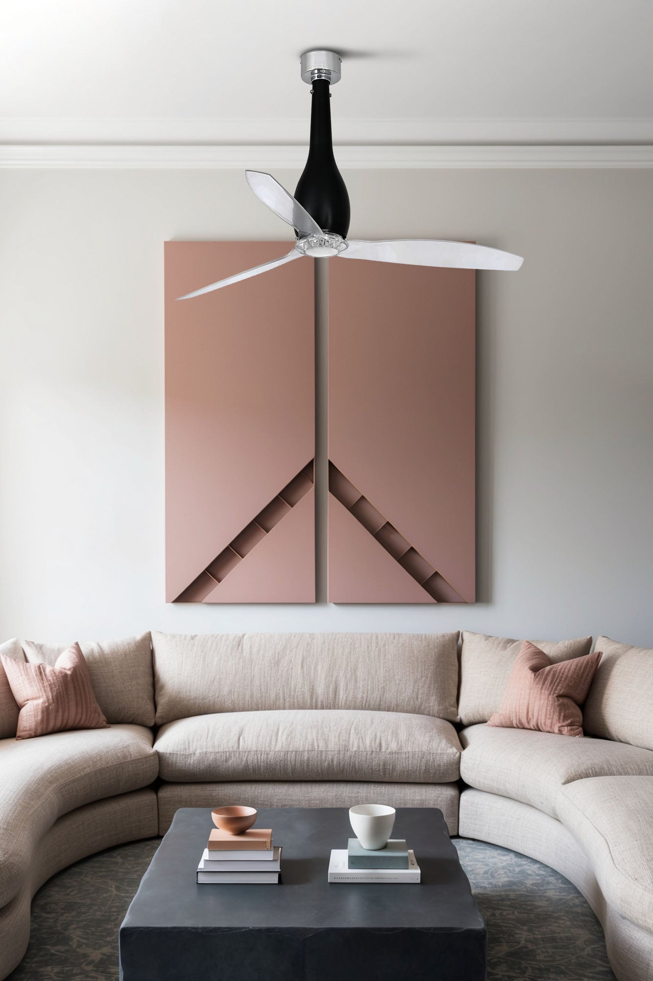 Ventilador de techo ETERFAN M negro mate con aspas transparentes de FARO modelo 32003 en ambiente moderno industrial, motor DC eficiente con mando a distancia y función inversa para ventilación óptima sin luz integrada