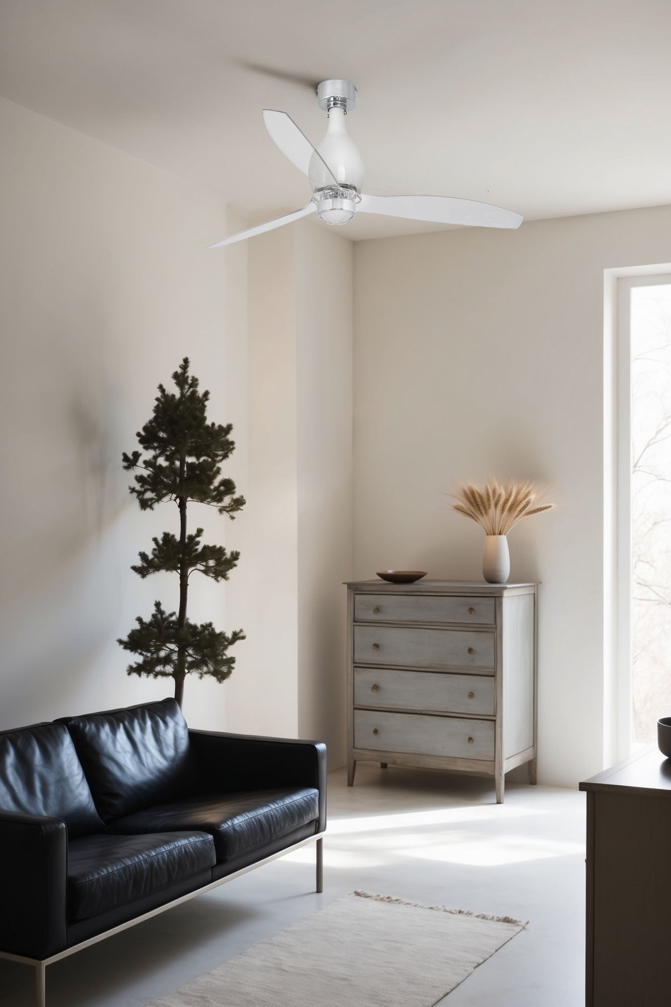 Ventilador de techo LED Mini Eterfan M en blanco de FARO (modelo 32020WW-9) en ambiente hogareño interior, con luz integrada, ventilación 6 velocidades, motor DC y mando a distancia.