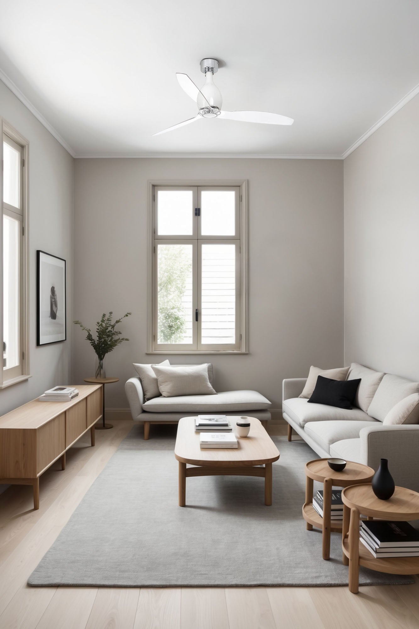 Ventilador de techo MINI ETERFAN M blanco brillo y transparente FARO 32020WW en ambiente hogareño, con motor DC reversible, mando a distancia y ventilación eficiente.