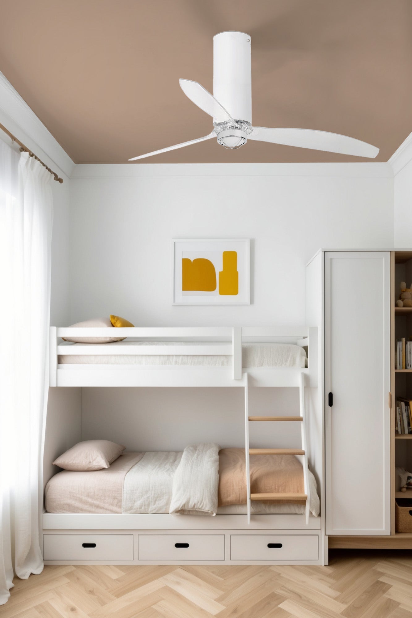 Ventilador con luz LED Tube Fan M Blanco FARO 32033WW-9 en ambiente hogareño, instalado en techo con motor DC eficiente, iluminación integrada 3000K cálida y control remoto para ventilación y brillo blanco.