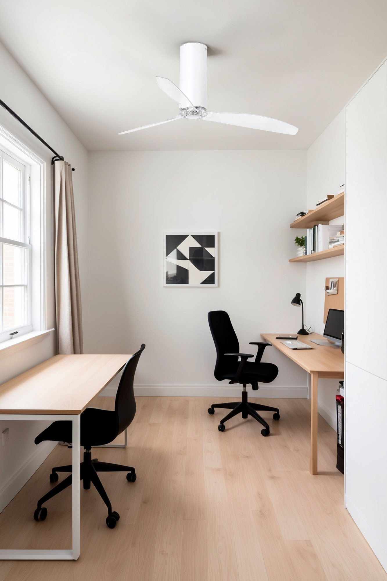 Ventilador de techo TUBE FAN M blanco mate de FARO modelo 32034 en ambiente moderno de sala de estar, con aspas transparentes girando suavemente, motor DC eficiente, mando a distancia incluido y función inversa para ventilación óptima en verano e invierno, diseño sin luz para espacios minimalistas.