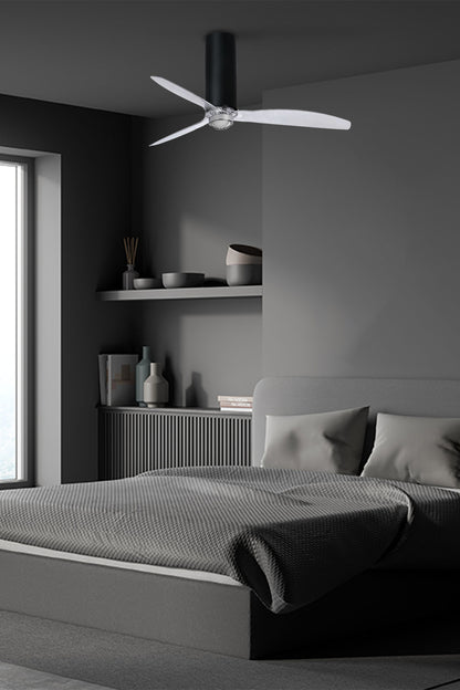 Ventilador de techo con luz LED Tube Fan M WIZ en negro mate, modelo FARO 32036WW-10, instalado en ambiente moderno con ventilación eficiente, motor DC, mando a distancia y diseño de acero y cristal.