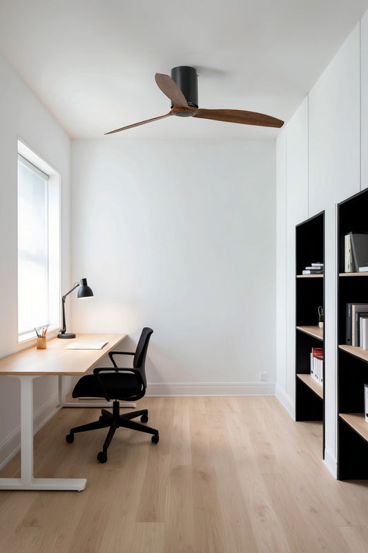 Ventilador de techo Mini Tube Fan M negro mate con acabado en nogal de Faro modelo 32042WW en ambiente hogareño moderno, motor DC silencioso con 6 velocidades y mando a distancia incluido para ventilación eficiente