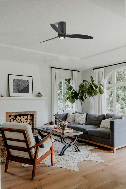 Ventilador de techo MINI TUBE FAN M negro mate con luz LED FARO 32043WW-10 en ambiente hogareño, ventilación eficiente con motor DC, 6 velocidades y control remoto para hogar y oficina.