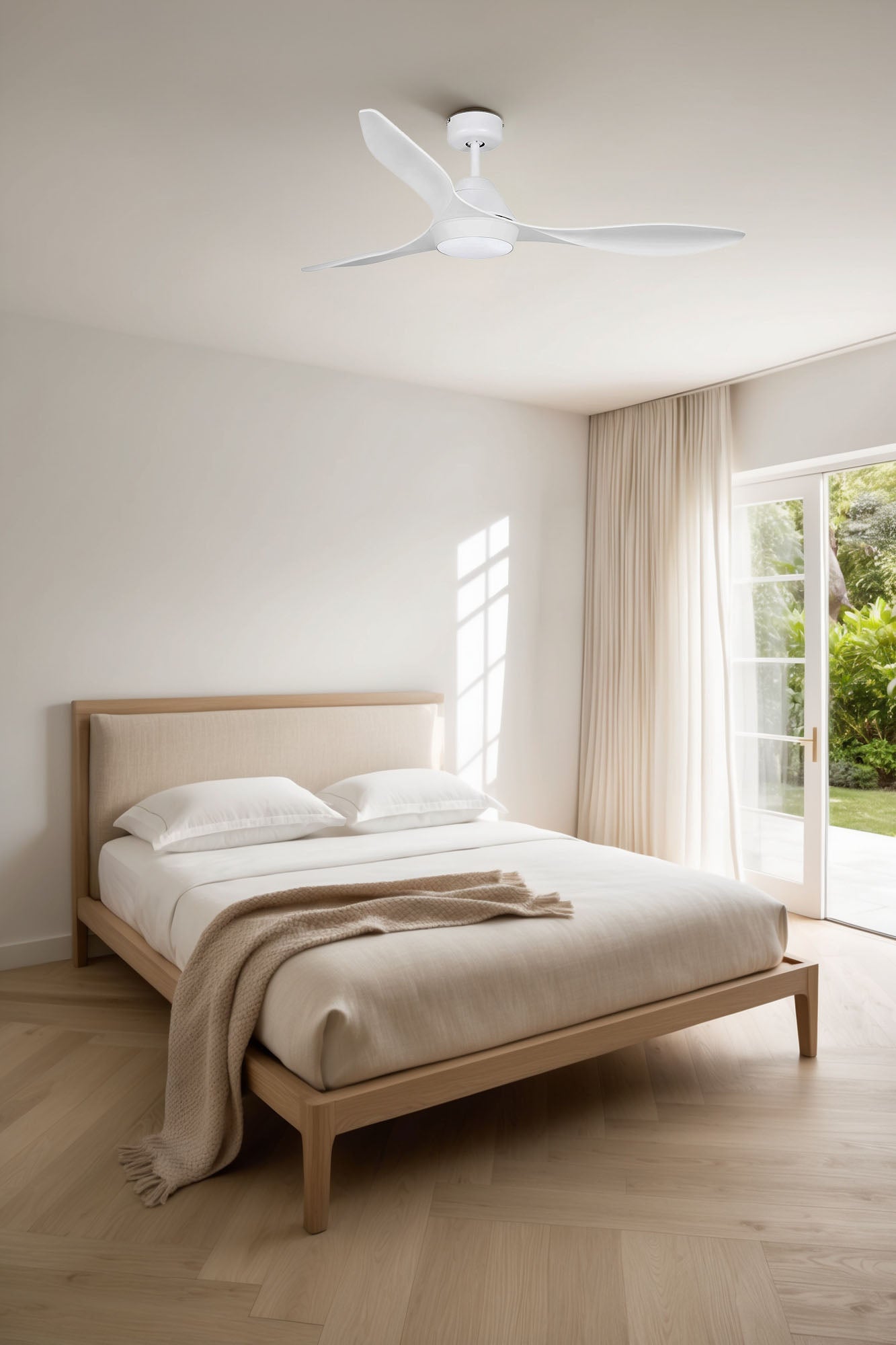 Imagen ambiente de ventilador de techo Polaris L LED blanco TUYA con faro serie 3391, ventilación inteligente con luz LED 18W, mando a distancia y compatibilidad smart home