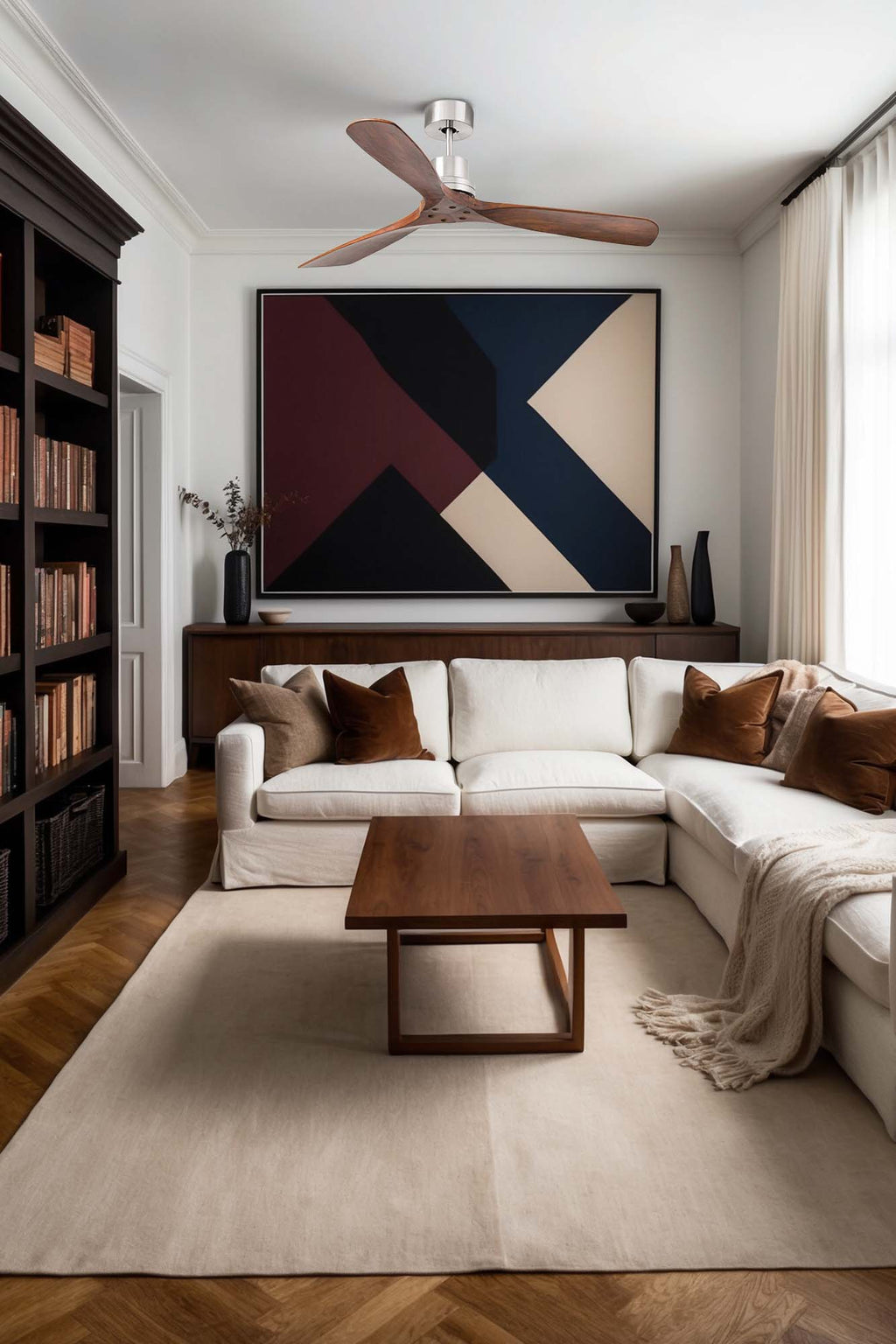 Ventilador de techo Lantau L FARO 33370DCWW en níquel mate con aspas de nogal y madera de pino, motor DC sin luz, mando a distancia y función inversa, en ambiente de sala moderna para ventilación eficiente.