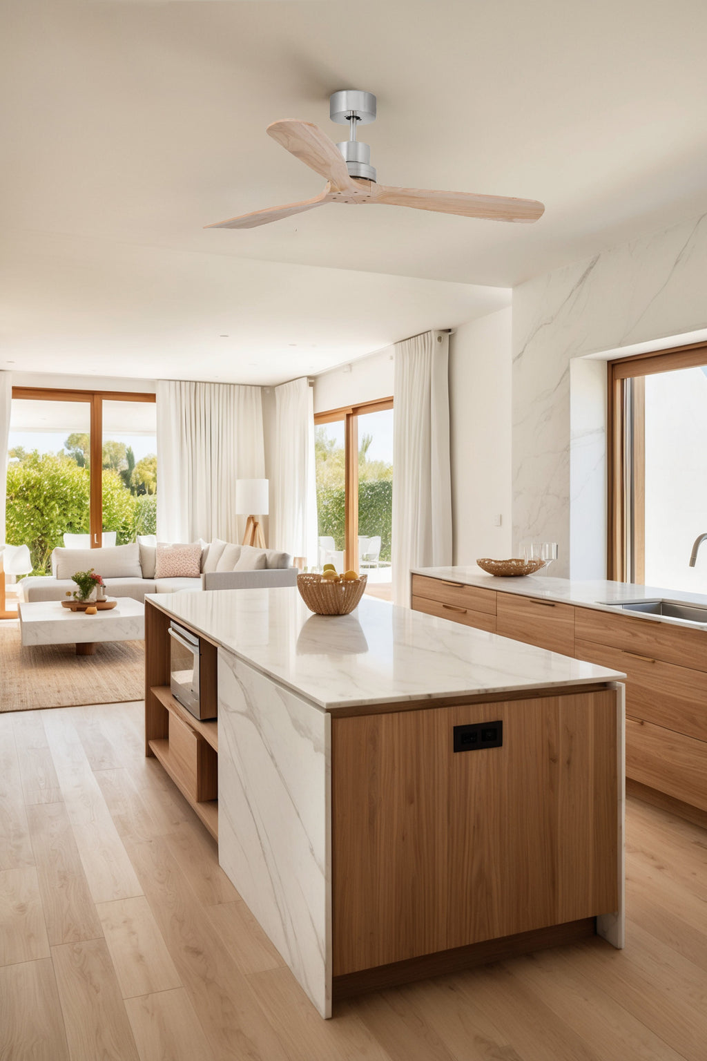 Ventilador de techo Lantau L en níquel mate y pino natural, modelo 33373DCWT de Faro, motor DC sin luz, compatible con TUYA para hogar inteligente, en ambiente hogareño ventilado FSC.