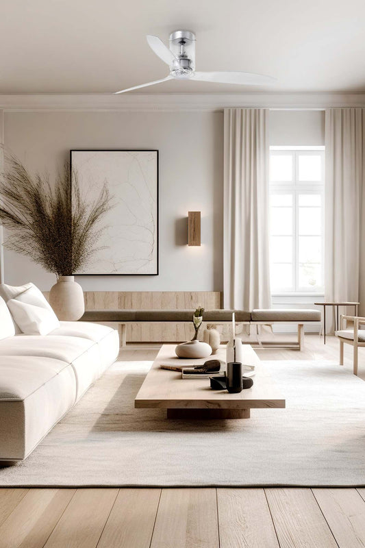 Ventilador de techo MINI TUBE FAN M transparente de FARO modelo 33393 en ambiente de habitación mediana, con motor DC, función inversa y mando a distancia, diseño serie 3334 para ventilación eficiente sin luz integrada