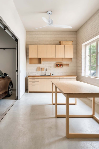 Ventilador de techo Deco Fan M cromado FARO 33394DWW en ambiente hogareño, diseño sin luz en acero y PC transparente, con mando a distancia, 6 velocidades y función inversa para ventilación en hogares y oficinas con techos inclinados.