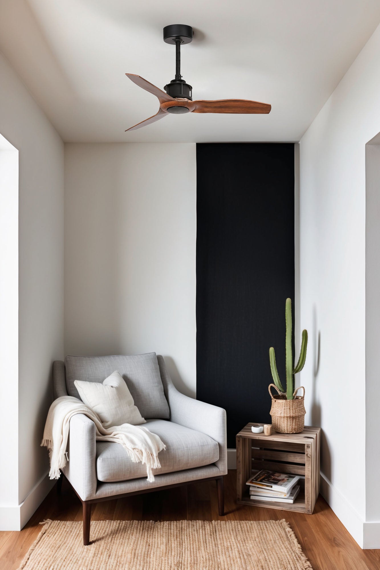 Ventilador de techo JUST FAN S negro con aspas de nogal en ambiente industrial moderno, modelo FARO 33425, con bajo consumo energético, mando a distancia y función inversa para ventilación eficiente.