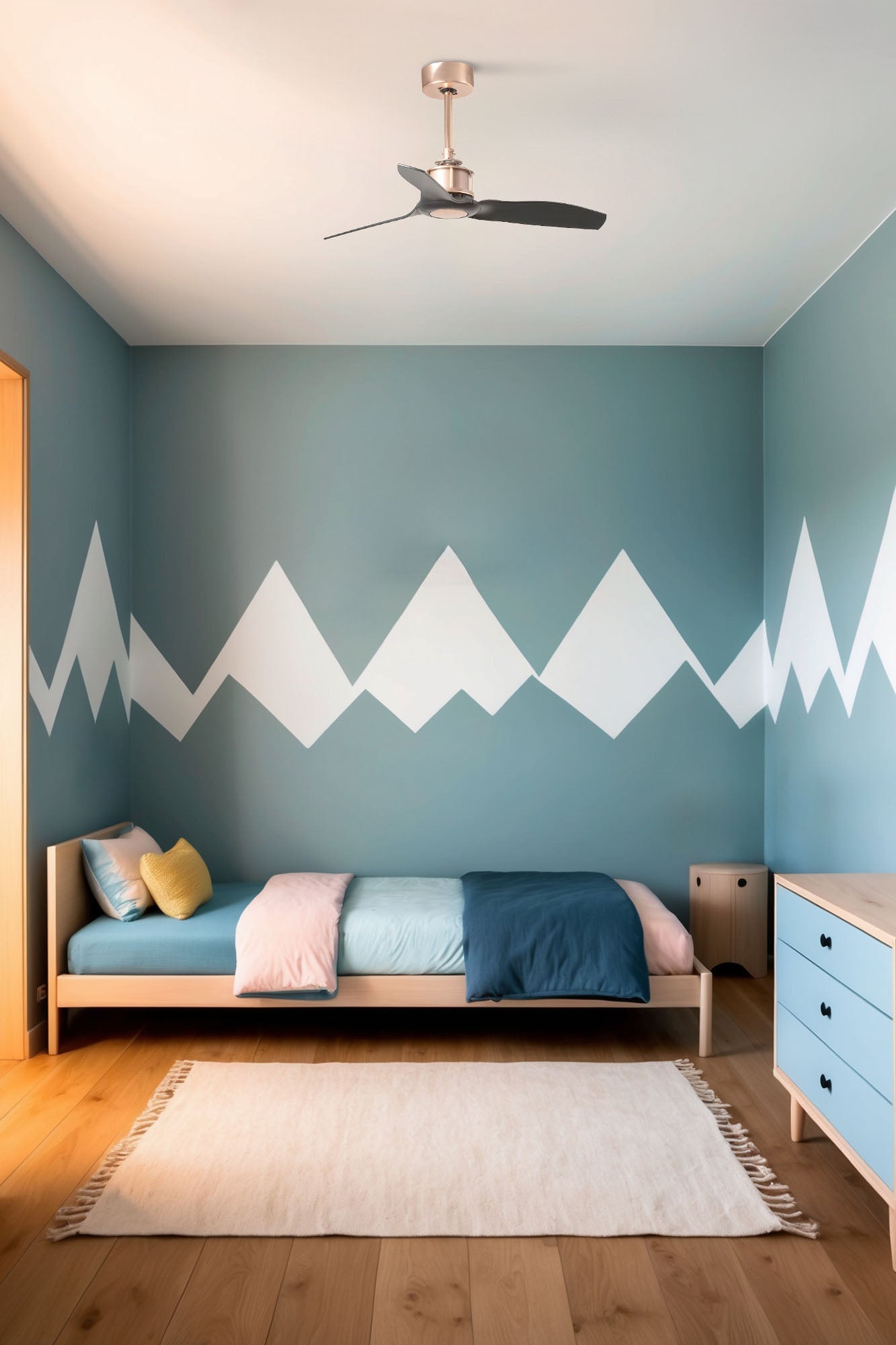 Ventilador de techo JUST FAN S en cobre y negro del modelo 33427 de FARO, diseño industrial moderno con motor DC de bajo consumo, función inversa para ventilación eficiente sin luz integrada, imagen ambiente en habitación contemporánea