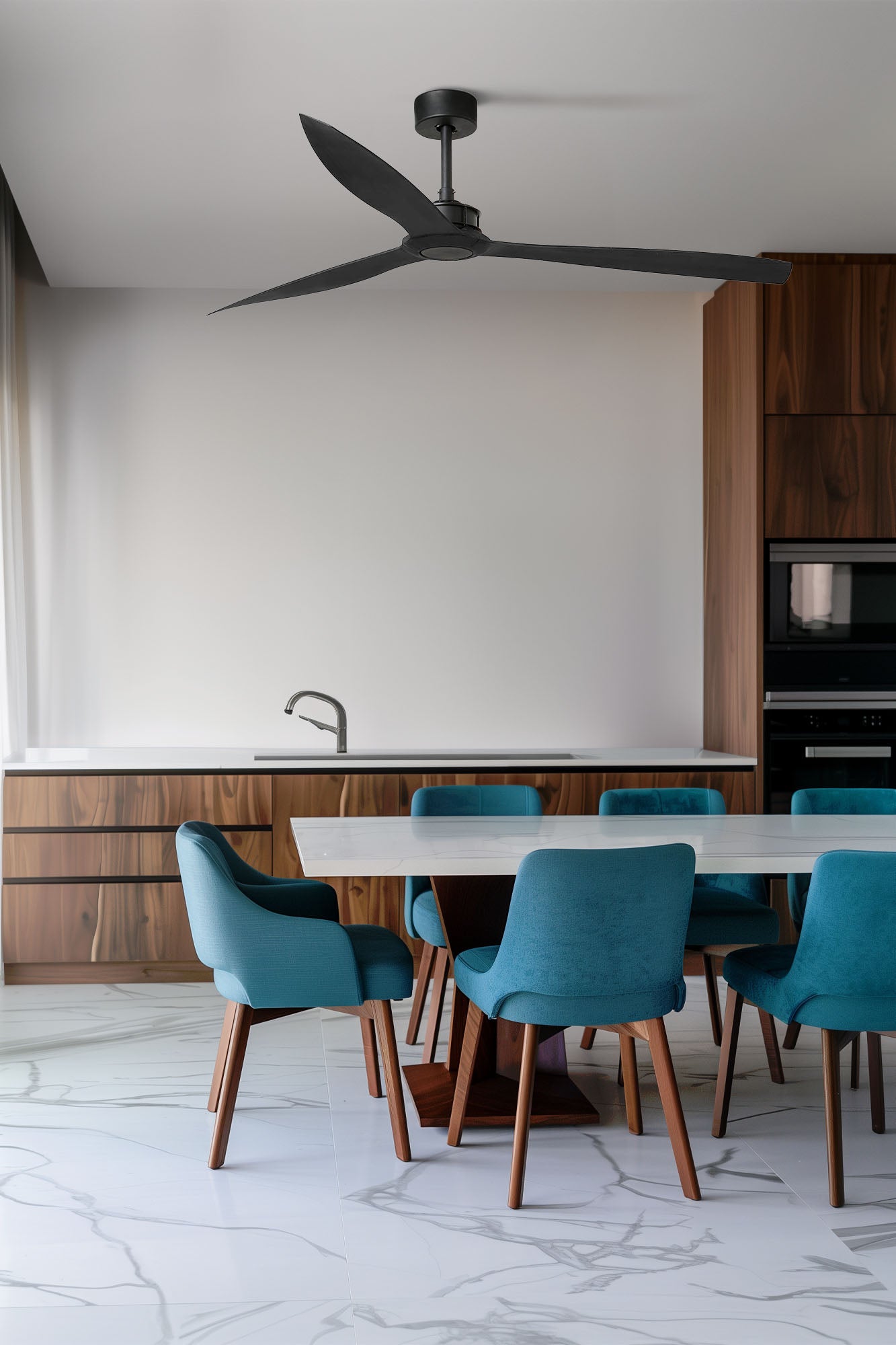 Ventilador de techo JUST FAN XL en negro mate de FARO (modelo 33432WW) instalado en salón moderno, con motor DC, mando a distancia, 6 velocidades y función inversa para ventilación eficiente en el hogar.