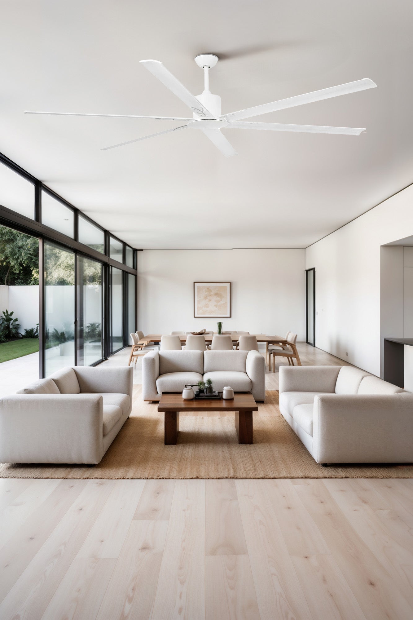 Ventilador de techo ANDROS XXL blanco de FARO modelo 33461A en ambiente moderno, con motor DC silencioso, mando a distancia, función inversa y compatibilidad para techos inclinados, diseño contemporáneo de la colección 1327 para ventilación eficiente en interiores luminosos.