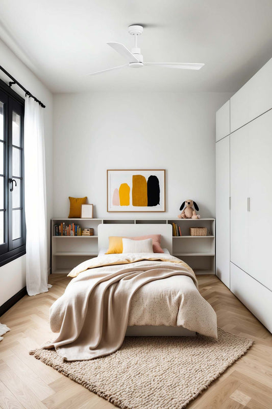 Ventilador de techo NASSAU M blanco mate WIZ de FARO (33487WW) en ambiente hogareño, motor DC silencioso con mando a distancia, función inversa y ventilación reversible