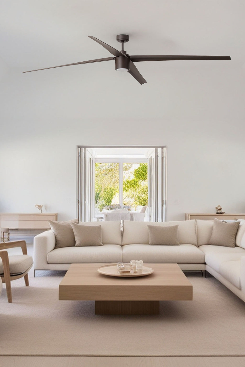 Ventilador de techo LED ATTOS XXL marrón FARO 33495WW en ambiente hogareño con luz integrada, motor DC, función inversa, mando a distancia y ventilación eficiente