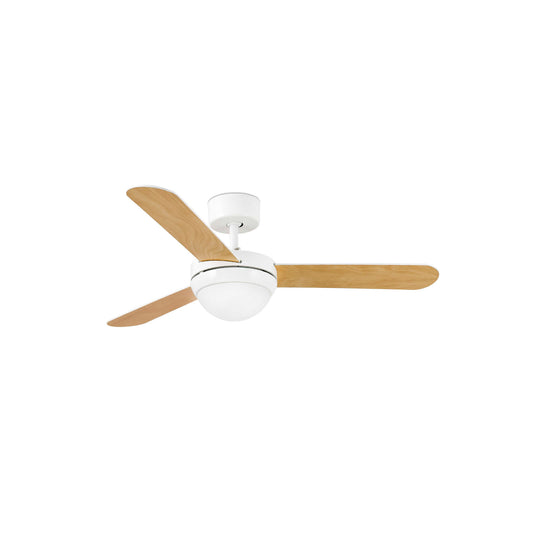 Ventilador de techo Feroe S en blanco y arce de Faro modelo 33600-110 con luz integrada, mando a distancia, palas reversibles para techos inclinados y ventilación eficiente para el hogar.