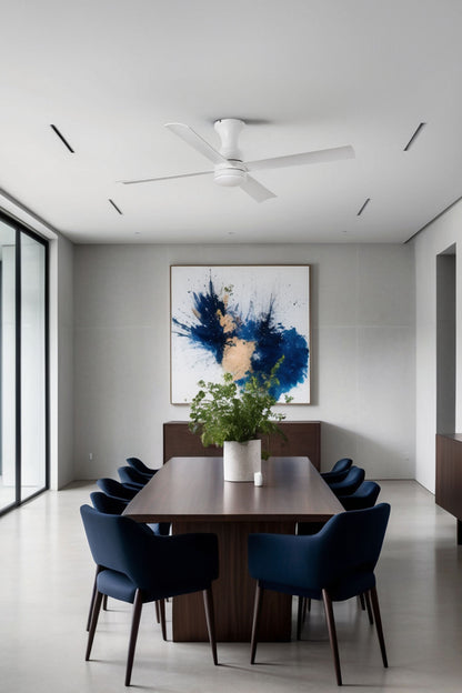 Ventilador de techo LED FRASER XL blanco mate WIZ de FARO en ambiente hogareño moderno, con luz LED integrada, motor DC silencioso, función inversa y mando a distancia para ventilación óptima.