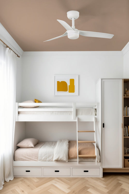 Ventilador de techo MINI PUNT S LED blanco Faro 33820WT-1TW en ambiente hogareño, con luz LED integrada, motor DC y compatible smart Tuya para ventilación inteligente.