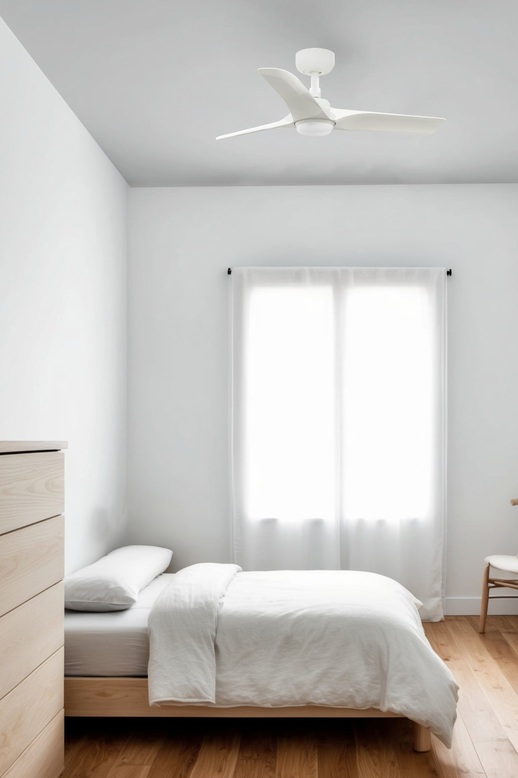 Ventilador de techo HEY S LED blanco TUYA smart con motor DC en ambiente hogareño, iluminación regulable y ventilación eficiente, modelo FARO 33824WT-1TW para hogar inteligente