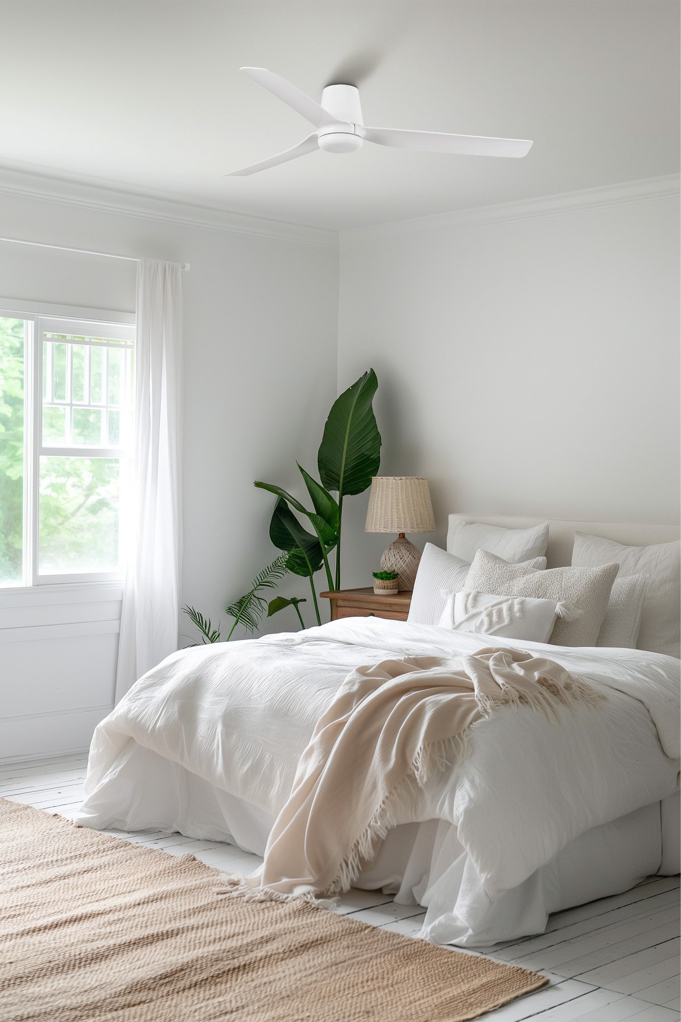 Ventilador de techo PUNT TUB M blanco inteligente TUYA de FARO modelo 33828WT en ambiente hogareño minimalista, sin luz, motor DC para ventilación eficiente y diseño plafón compacto