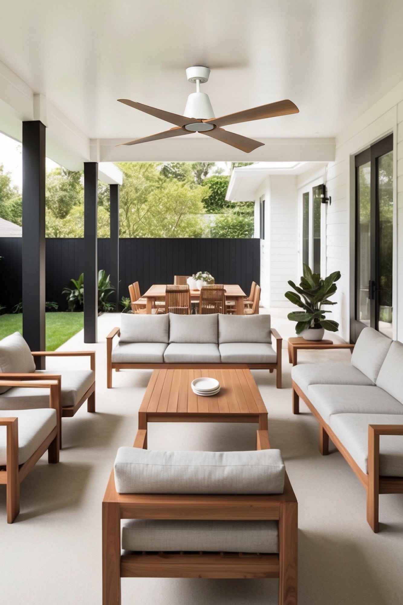 Ventilador de techo LED Typhoon M blanco y madera de Faro modelo 34105WW-130 en ambiente interior, con luz integrada, 3 paletas, motor DC, 6 velocidades e IP44, ideal para ventilación con mando a distancia