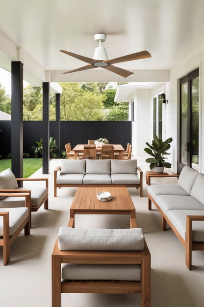 Ventilador de techo LED Typhoon M blanco y madera de Faro modelo 34105WW-130 en ambiente interior, con luz integrada, 3 paletas, motor DC, 6 velocidades e IP44, ideal para ventilación con mando a distancia