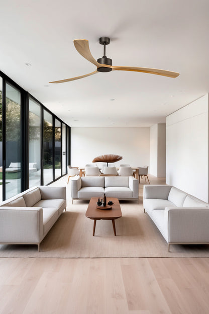 Ventilador de techo KAUAI XXL Marrón modelo 34200A de FARO en imagen ambiente de sala espaciosa con ventilación eficiente, motor DC silencioso, aspas de madera paulownia, función inversa para espacios grandes, colección 3421.