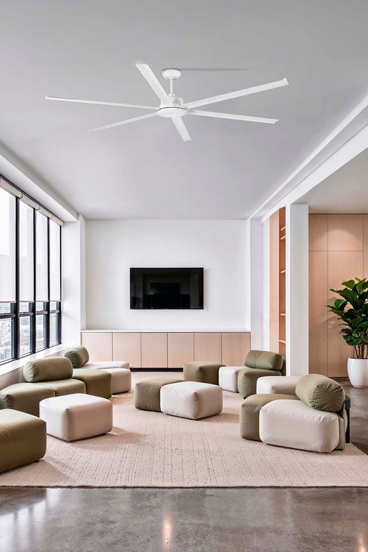 Ventilador de techo LED Rotterdam 25 XXL blanco de FARO modelo 34206-130 en ambiente moderno, con luz LED integrada, motor DC eficiente y mando a distancia para ventilación en espacios grandes, diseño elegante IP20