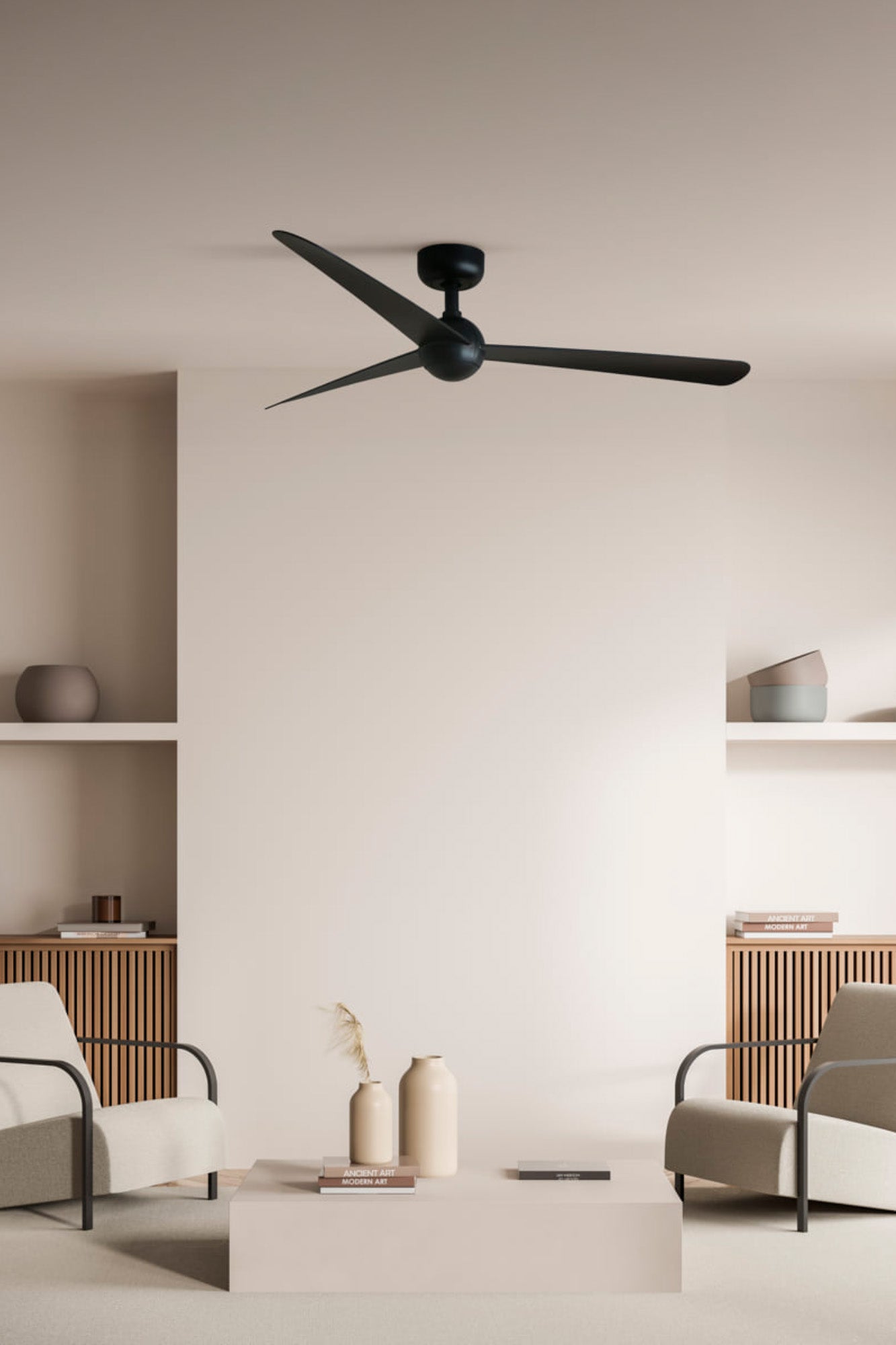 Ventilador de techo SFERA M negro modelo 34273 de FARO en ambiente moderno de sala de estar, con motor DC eficiente, función inversa para invierno, mando a distancia incluido y compatible con techos inclinados, ventilación sin luz integrada.