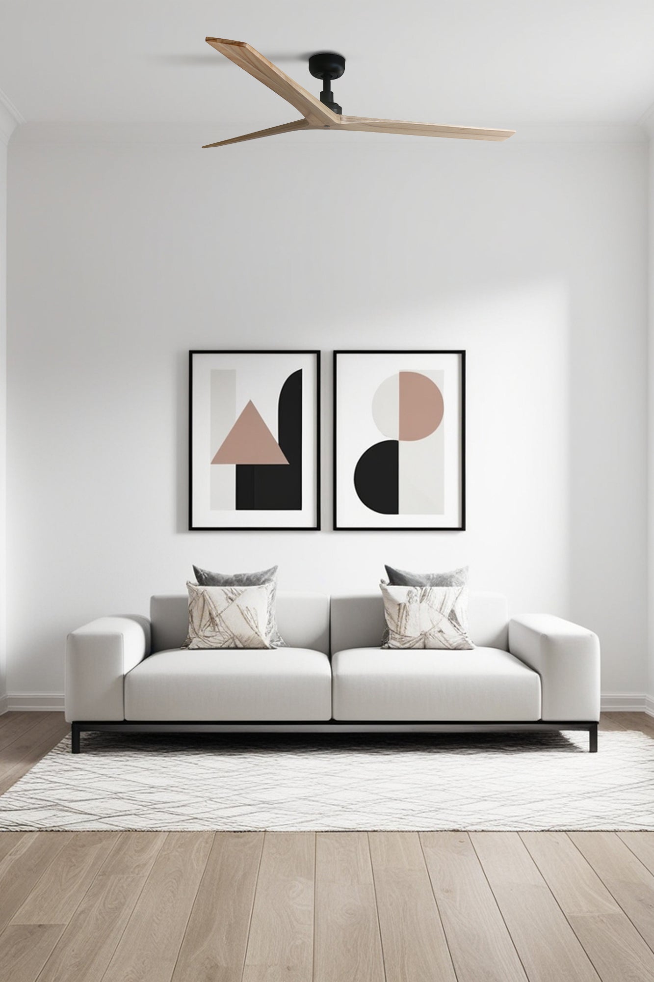 Ventilador de techo KLIM L en negro y pino FSC, modelo FARO 34282, imagen de ambiente en salón moderno con ventilación eficiente, motor DC silencioso, mando a distancia incluido, ideal para techos inclinados y hogares sin luz integrada.