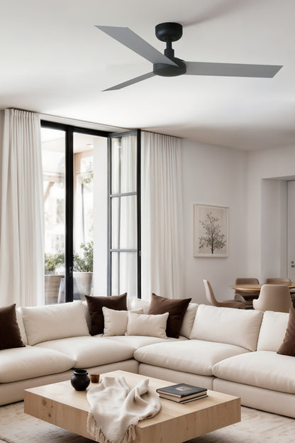 Ventilador de techo CRUISER S WIZ Negro/Aluminio FARO 34285WW en ambiente moderno, con motor DC silencioso, mando a distancia, 6 velocidades y adaptado a techos inclinados para ventilación eficiente.