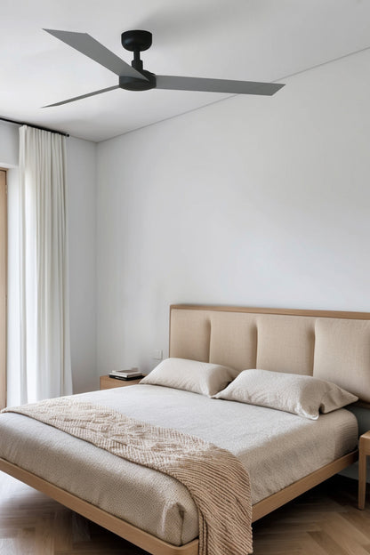 Ventilador de techo CRUISER L Negro/Aluminio FARO 34286WT en imagen ambiente de hogar inteligente con ventilación reversible, motor DC y compatibilidad Smart Tuya para confort y eficiencia energética.