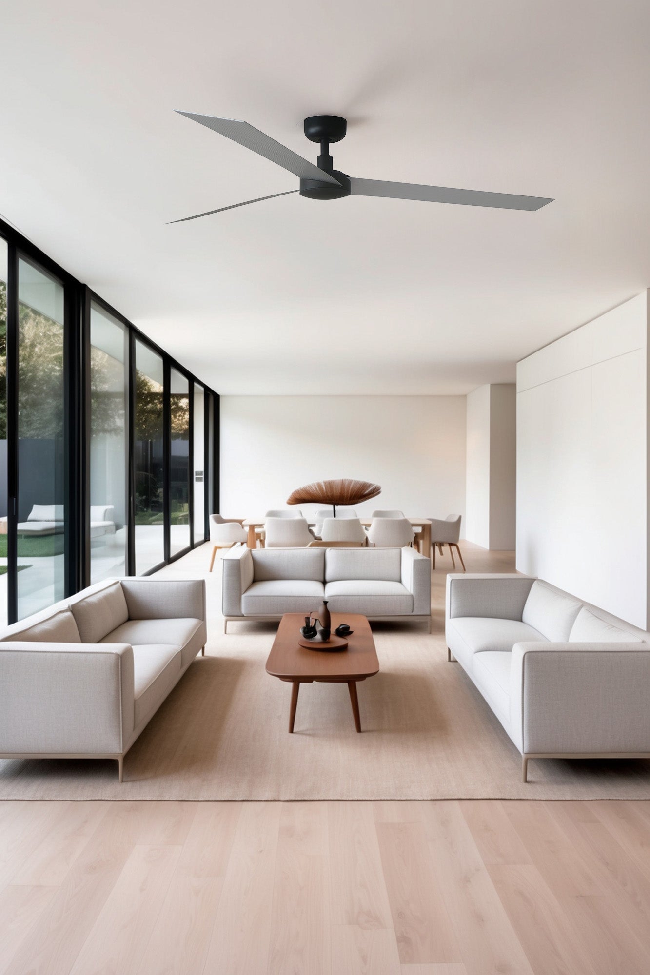 Ventilador de techo CRUISER XL en negro y aluminio de Faro modelo 34287 en ambiente moderno de sala con techos inclinados, motor DC eficiente sin luz integrada, control por mando a distancia para ventilación óptima