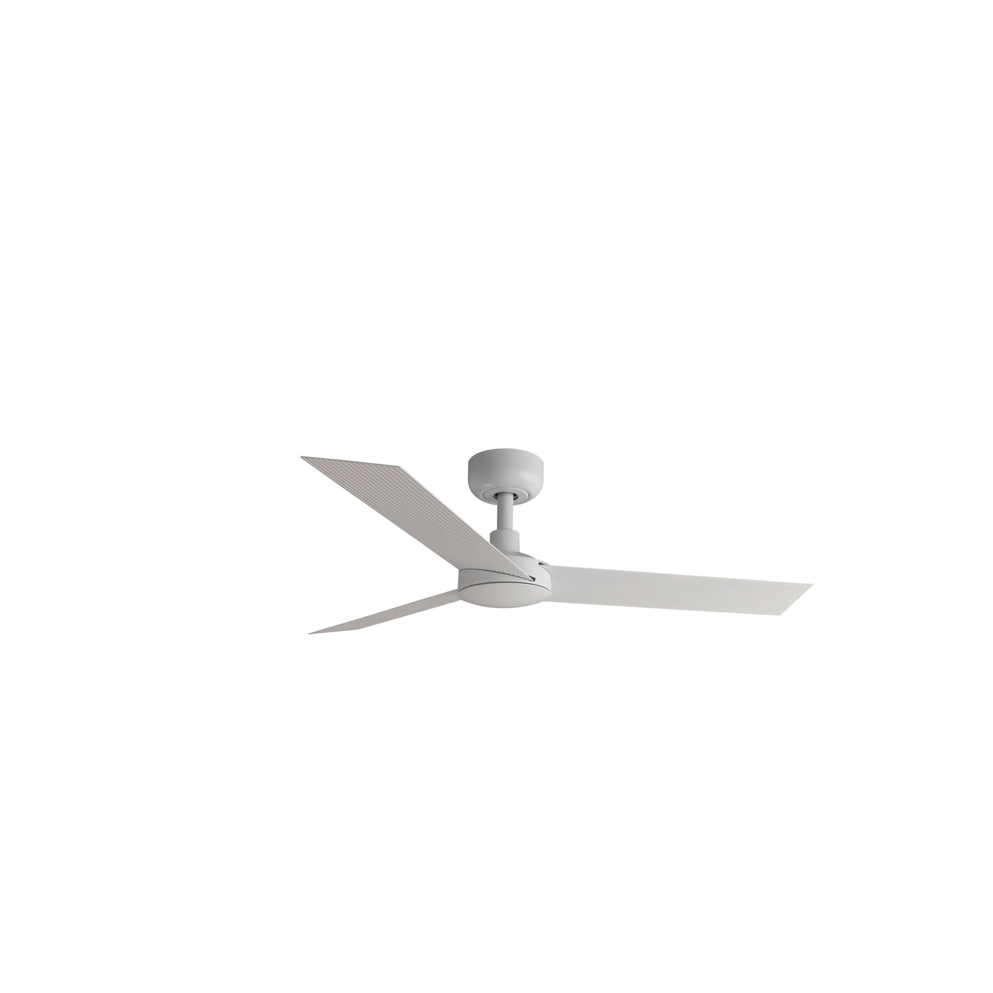 Ventilador de techo CRUISER S blanco mate de FARO modelo 34288 con motor DC eficiente, mando a distancia incluido, ideal para ventilación en techos inclinados, diseño sin luz para espacios modernos.