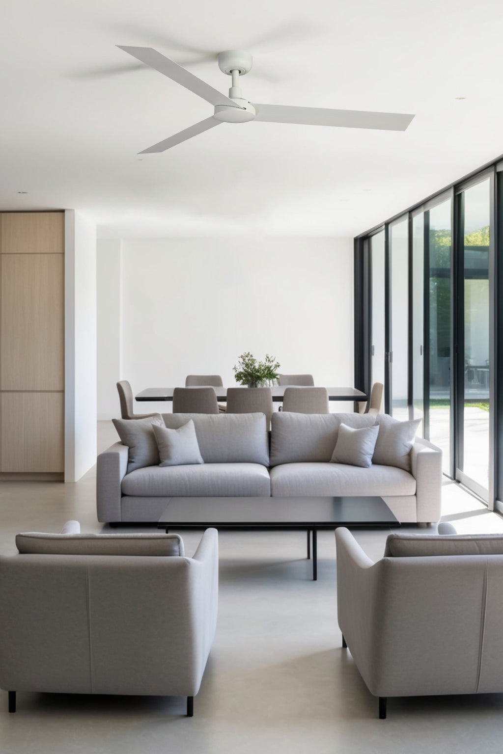 Ventilador de techo CRUISER XL blanco mate TUYA de FARO modelo 34292WT en ambiente hogareño inteligente, con motor DC silencioso, serie 3431, ideal para ventilación sin luz en techos inclinados