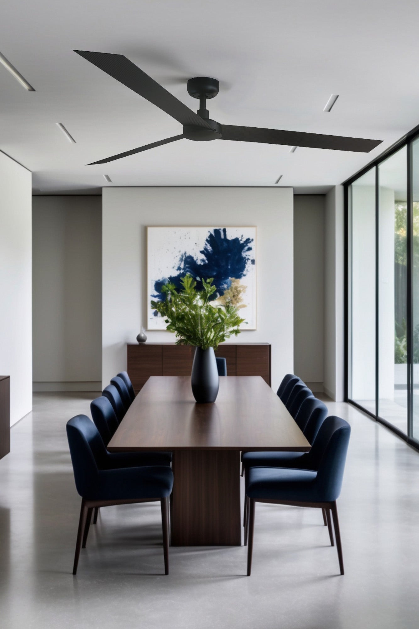 Ventilador de techo Cruiser XL negro TUYA modelo 34293WT de Faro en ambiente moderno, serie 3431, ventilación eficiente sin luz, motor DC, mando a distancia, compatible smart Tuya, ideal para techos inclinados.