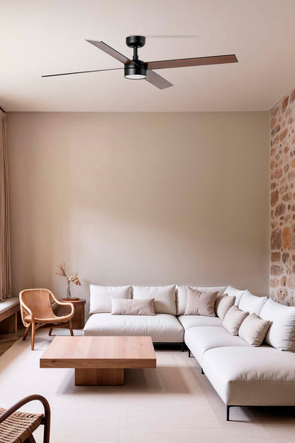 Ventilador de techo RUDDER L 4 LED en negro y nogal, modelo FARO 34356WT-1TW, instalado en ambiente moderno con luces LED regulables, motor DC, palas reversibles y control smart Tuya para ventilación eficiente