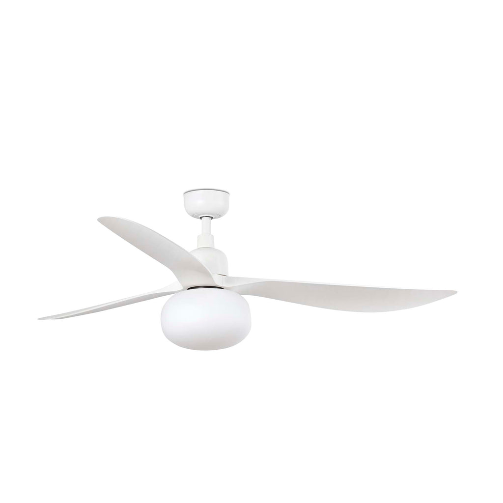 Ventilador de techo con luz OUTWOOD L blanco IP44 de FARO modelo 34363-11L, ventilación exterior resistente al agua con motor DC, mando a distancia y palas reversibles en material ABS