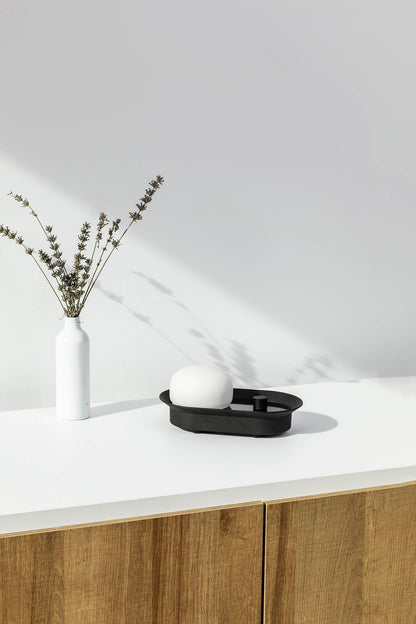 Aplique de pared MAYA Negro FARO 40102 en ambiente interior del hogar, luminaria superficie de aluminio y cristal regulable para iluminación hogareña