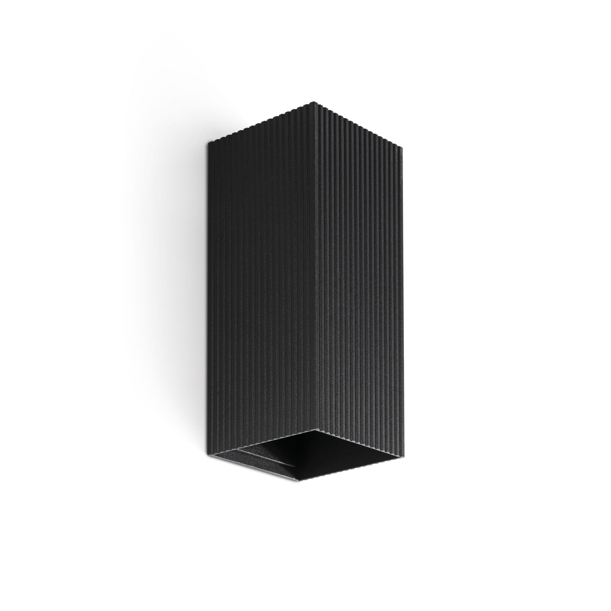 Aplique de pared LUNE 2L negro estriado FARO modelo 40566, luminaria LED interior en aluminio de diseño moderno para hogar contemporáneo.