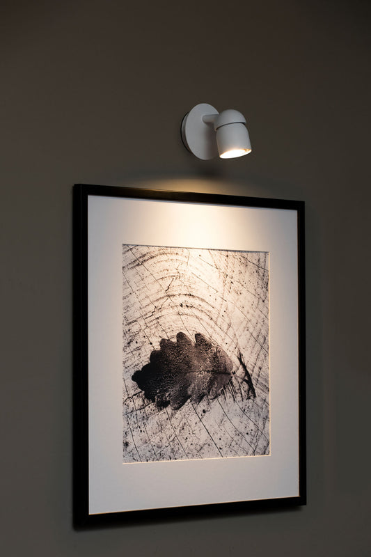 Aplique de pared COCO blanco FARO 40660 en ambiente interior moderno, luminaria superficie de acero y ABS para iluminación hogar, diseño contemporáneo.