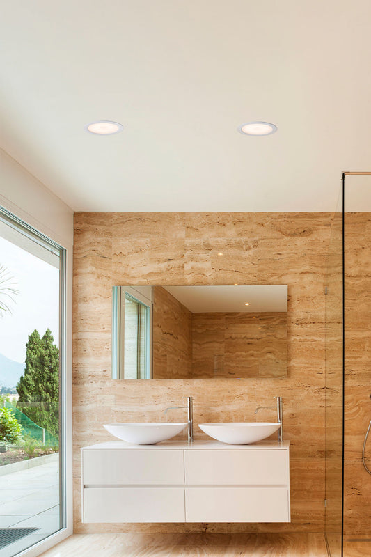 Luz empotrable LED TED blanca de FARO modelo 42926 en ambiente de baño, instalada en techo interior de aluminio con iluminación eficiente IP44