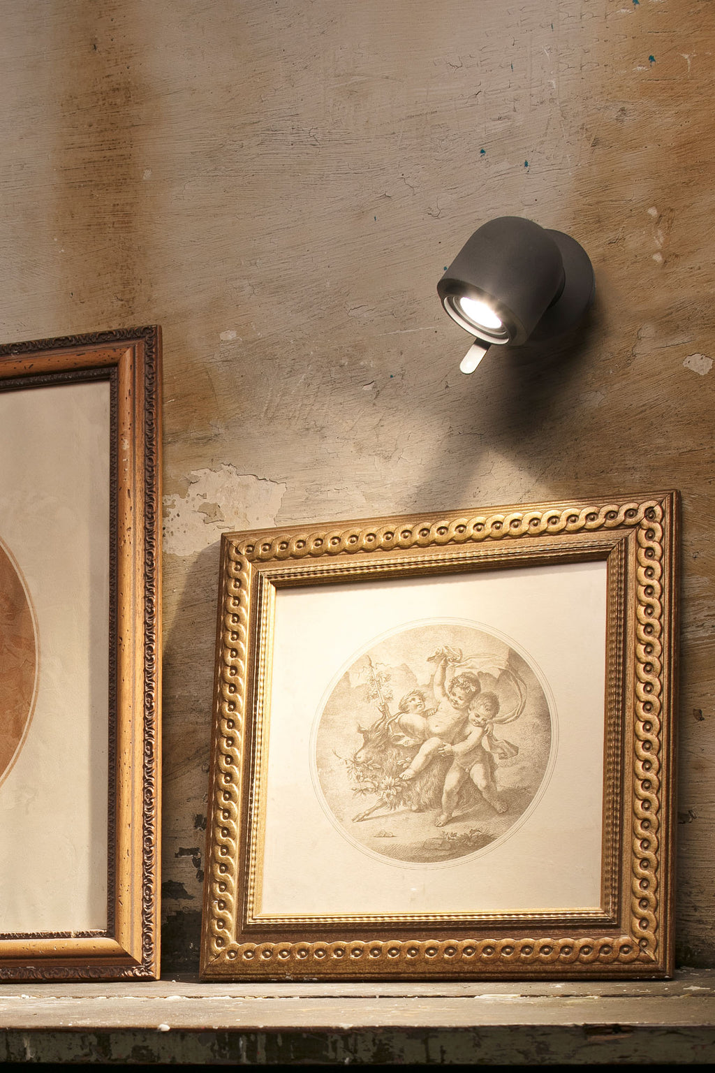 Aplique de pared STONE gris piedra FARO 43500, luminaria moderna de cemento y acero con diseño Llusca para iluminación direccional en interiores hogareños