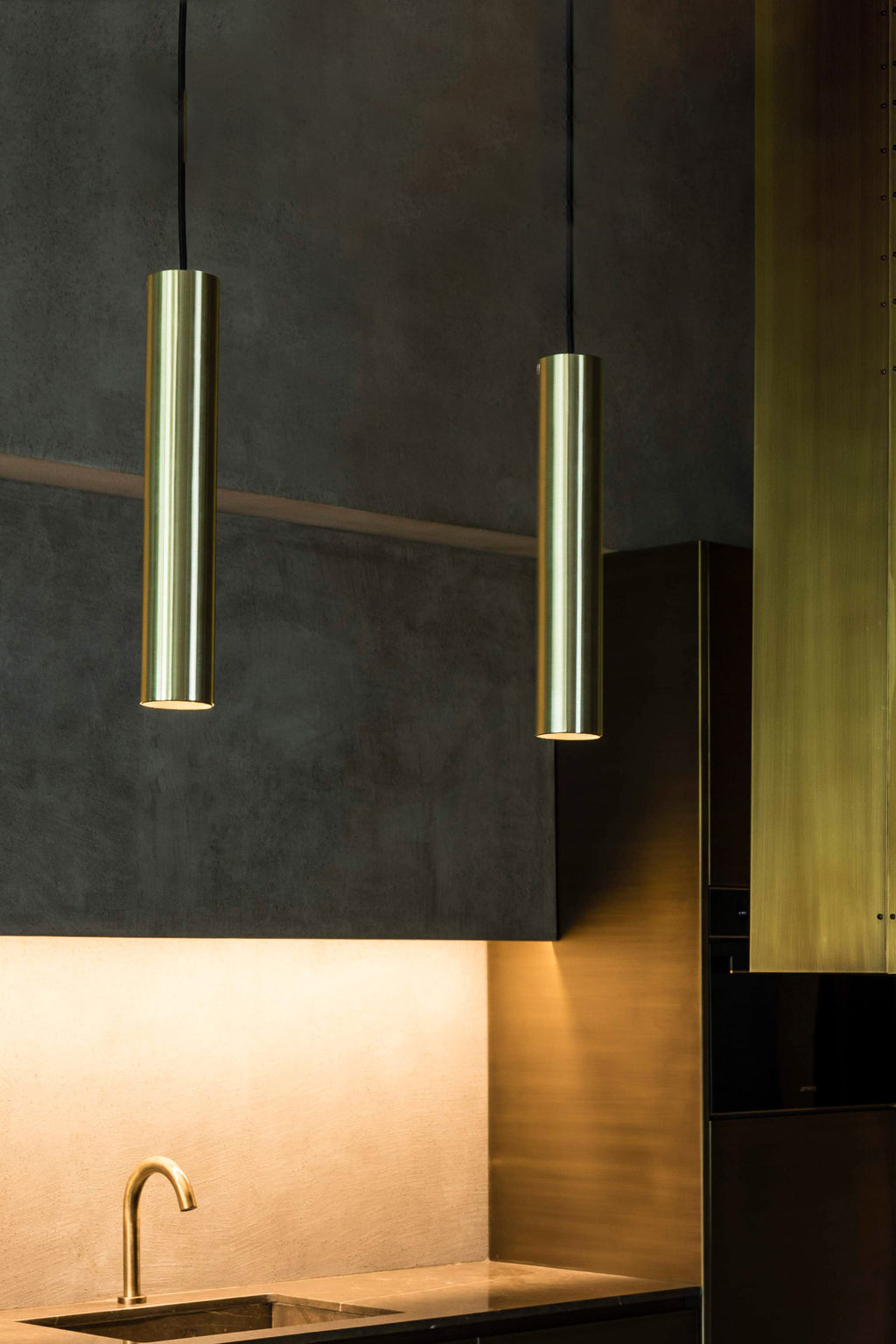 Lámpara colgante STAN oro satinado FARO 43756 en ambiente interior moderno, luminaria suspendida LED de aluminio para iluminación hogar con diseño contemporáneo