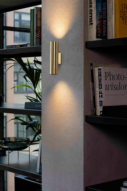 Lámpara de pared FARO STAN 2L oro satinado, luminaria de superficie en aluminio para iluminación interior hogar, diseño moderno con bombillas GU10 LED en ambiente residencial