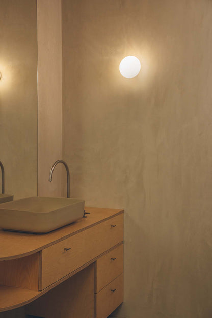 Aplique plafón NUBO 120 blanca de FARO en ambiente de pasillo interior con iluminación cálida LED IP44, luminaria de superficie coleccion 6003