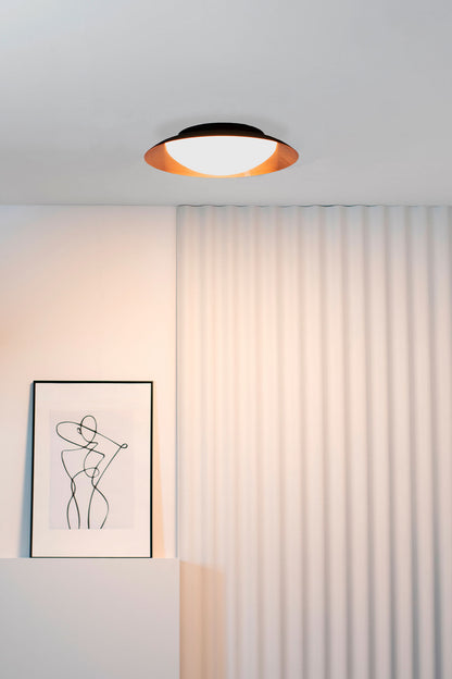 Plafon SIDE 450 negro cobre 20W LED de FARO (modelo 62147) en ambiente interior: luminaria superficie moderna en acero y cristal, emitiendo luz cálida para diseño contemporáneo en techo residencial